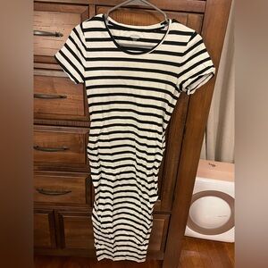 Old Navy Striped Maternity T-Shirt Dress, small